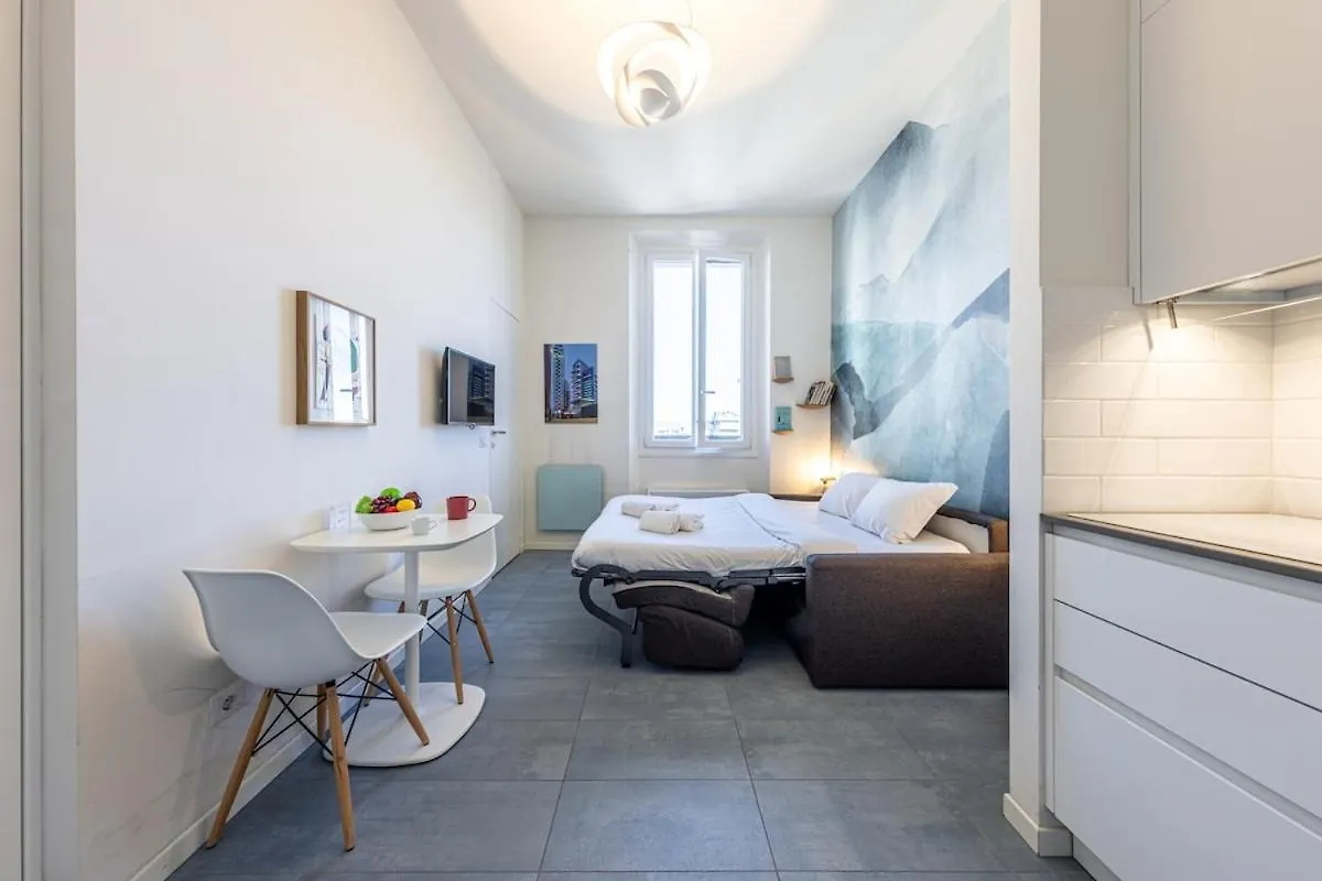 アパート Central Station Design Suites - B Home ミラノ